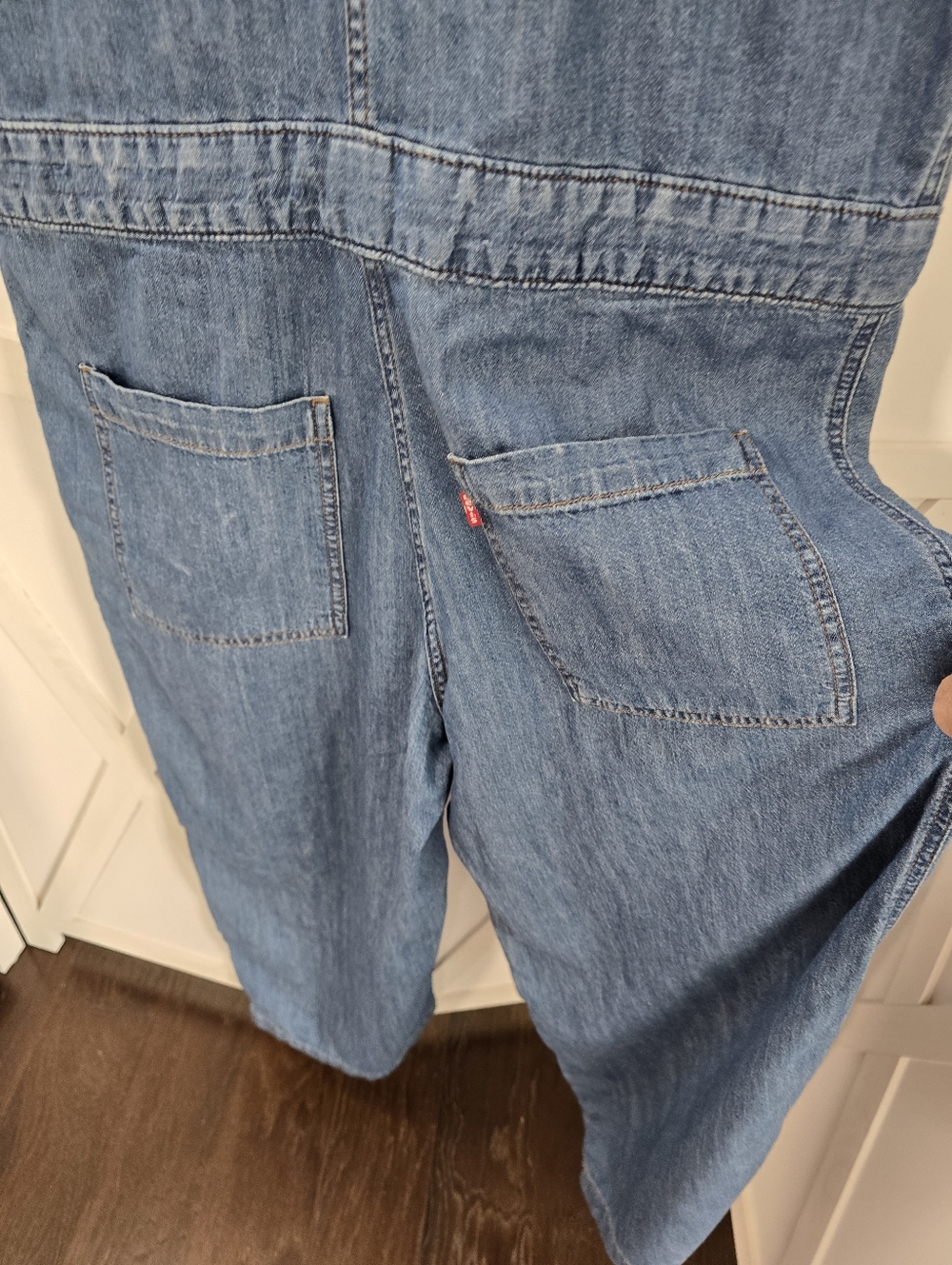 Levi's Women's Blue Denim Standard Fit One-Piece Short-Sleeve Coveralls (NWT) - Picture 10 of 14